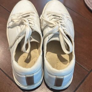 Kenneth Cole Cream and White Sneakers with Gold Accent